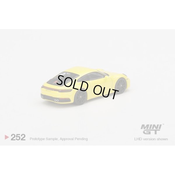 画像3: MINI GT 1/64 Porsche 911 (992) Carrera 4S Racing Yellow (RHD)