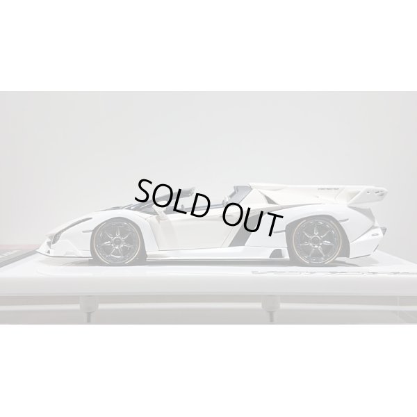 画像2: EIDOLON 1/43 Lamborghini Veneno Roadster 2015 Beige / White Limited 80 pcs.