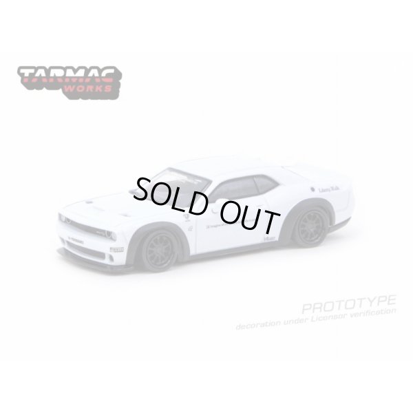 画像2: Tarmac Works 1/64 LB-WORKS Dodge Challenger SRT Hellcat White