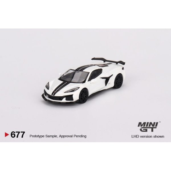 画像1: MINI GT 1/64 Chevrolet Corvette Z06 2023 Artic White (LHD)