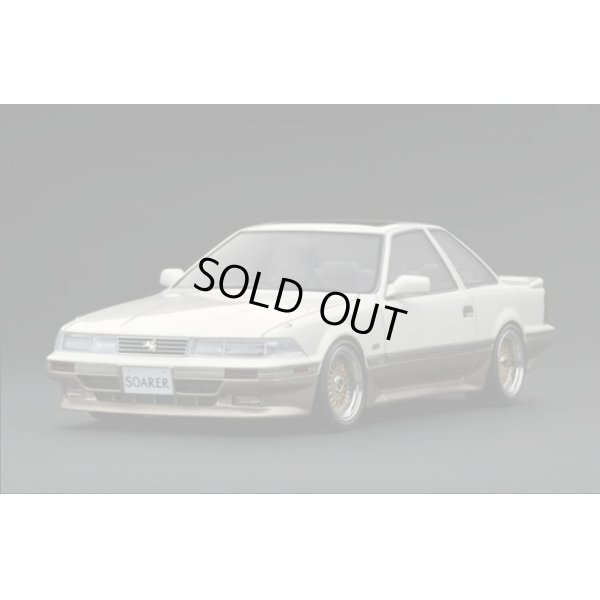 画像1: ignition model 1/18 Toyota Soarer (Z20) 3.0GT-LIMITED White/Gold