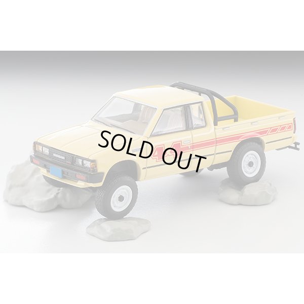 画像1: TOMYTEC 1/64 Limited Vintage NEO Nissan Truck 4X4 King Cab (Yellow) USA version