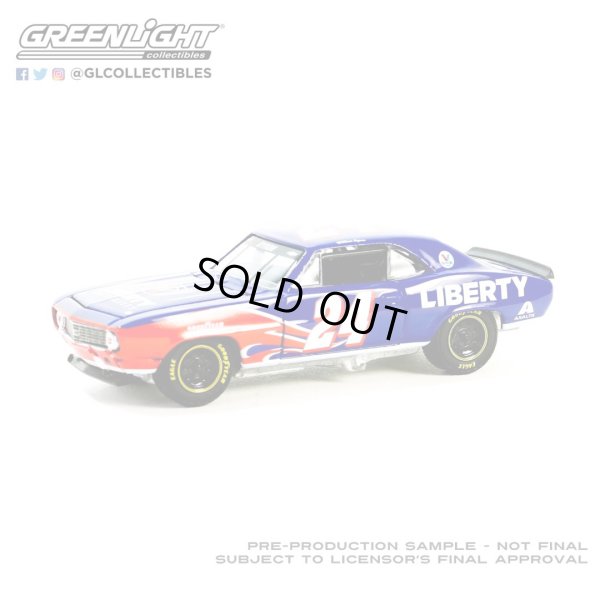 画像1: GREEN LiGHT EXCLUSIVE 1/64 1969 Chevrolet Camaro - William Byron / Hendrick Motorsports First Win Tribute