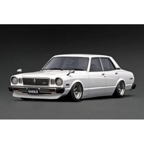 画像1: ignition model 1/18 Toyota MarkII Sedan Grande (MX41) White