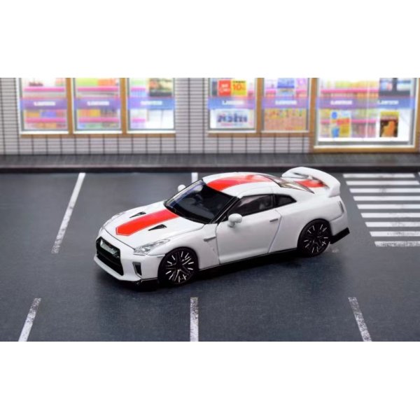 画像2: MOTORHELIX 1/64 Nissan GT-R(R35) 50th Anniversary Brilliant White Pearl