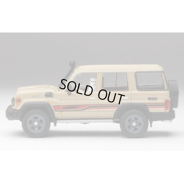 画像2: Gaincorp Products 1/64 Toyota Land Cruiser 70 Arab Model Diecasttalk特注品