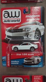 画像: auto world 1:64 '11 Chevy Camaro White