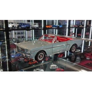 画像: auto world 1:18 1965 American Muscle Collection Ford Mustang Convertible Silver Gray