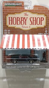 画像: GREEN LiGHT 1:64 HOBBY SHOP Series 6 '68 Chevrolet Camaro RS-SS with Race Car Driver