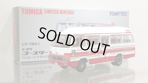 画像1: TOMYTEC 1/64 Limited Vintage Toyota Coaster High Roof Deluxe White / Red (1)