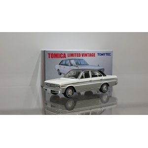 画像: TOMYTEC 1/64 LIMITED VINTAGE NISSAN CEDRIC Personal Deluxe V '70 White/Black