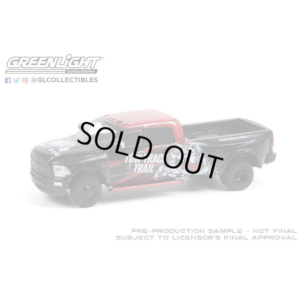 画像2: GREEN LiGHT EXCLUSIVE 1/64 2018 Ram 3500 Dually --Bully Dog "Tow, Track or Trail" (2)