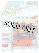 画像: Johnny Lightning 1/64 1976 Dodge Trademan Van Gloss Orange