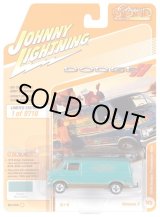 画像: Johnny Lightning 1/64 1976 Dodge Trademan Van Mint Green