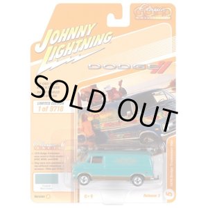 画像: Johnny Lightning 1/64 1976 Dodge Trademan Van Mint Green