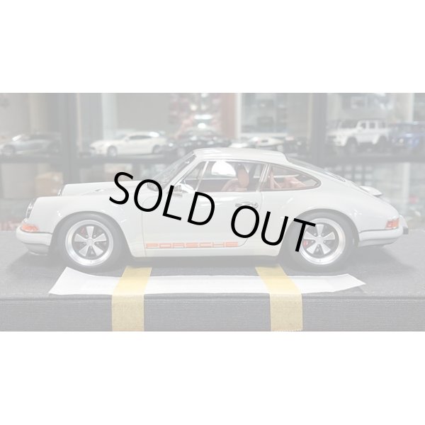 画像2: IDEA 1/18 Singer 911 (964) Coupe Light Gray Limited 120 pcs. (2)