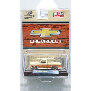 画像: M2 Machines 1/64 1979 Chevrolet Silverado Beige with Surfboard