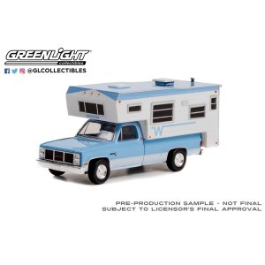 画像: GREEN LiGHT EXCLUSIVE 1/64 1985 GMC Sierra 2500 with Winnebago Slide-In Camper - Light Blue & Frost White