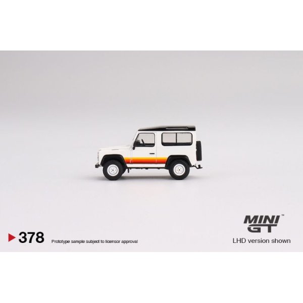 画像4: MINI GT 1/64 Land Rover Defender 90 Wagon White (LHD) (4)