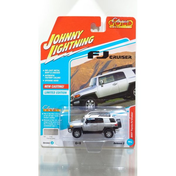 画像1: JOHNNY LIGHTNING 1/64 2007 Toyota FJ Cruiser Titanium Silver (1)