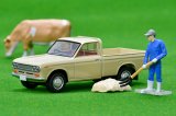 画像: TOMYTEC 1/64 Limited Vintage Datsun 1300 Truck (Light Brown) フィギュア付