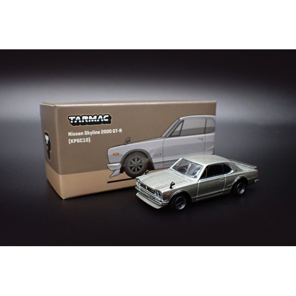 画像1: Tarmac Works 1/64 Nissan Skyline 2000 GT-R (KPGC10) Silver (1)