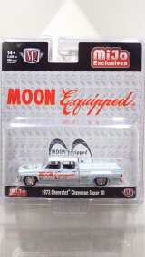 画像: M2 Machines 1/64 1973 Chevrolet Cheyenne Super 30 Blue/Beige MOON Equipped