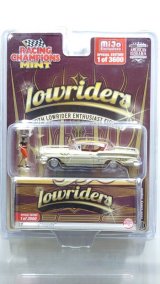 画像: JOHNNY LIGHTNING 1/64 1958 Chevy Impala Lowrider Beige with Lowrider Enthusiast Figure