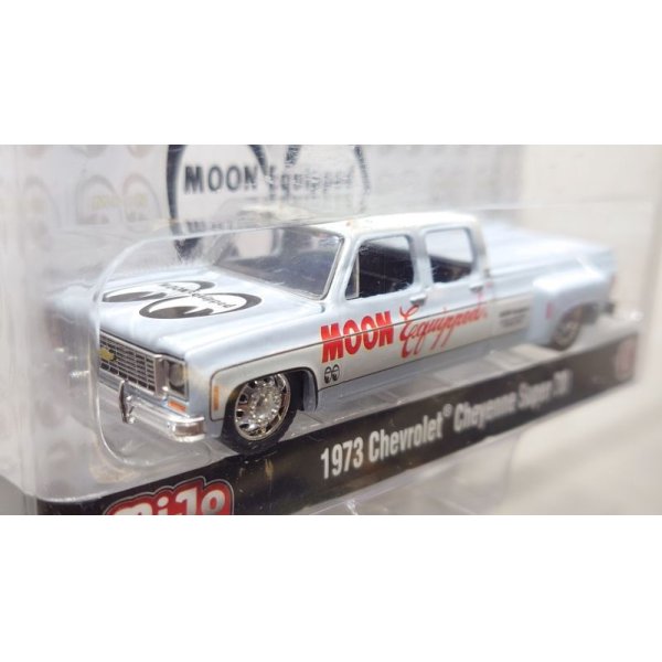 画像2: M2 Machines 1/64 1973 Chevrolet Cheyenne Super 30 Blue/Beige MOON Equipped (2)