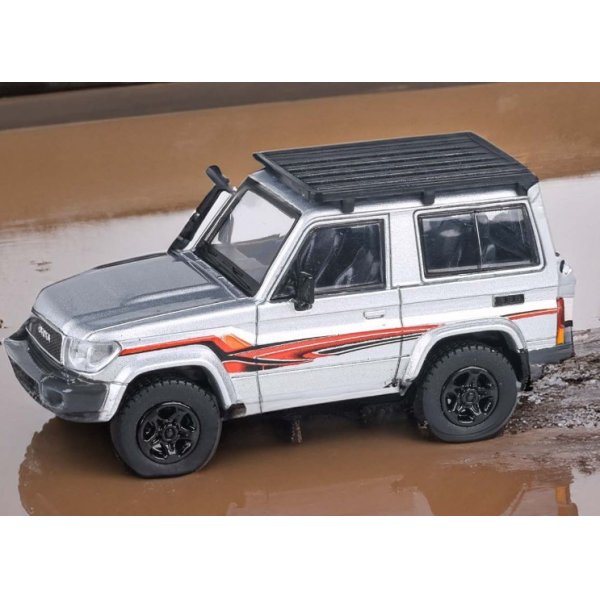 画像4: PARAGON 1/64 Toyota Land Cruiser 71 2014 Silver (RHD) with roof rack (4)