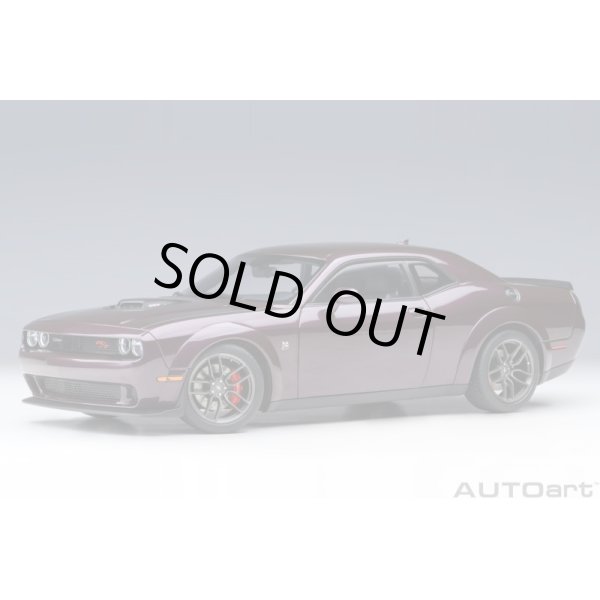 画像1: AUTOart 1/18 Dodge Challenger R/T Scat Pack Widebody 2022 (HELLRAISIN / Metallic Purple) (1)