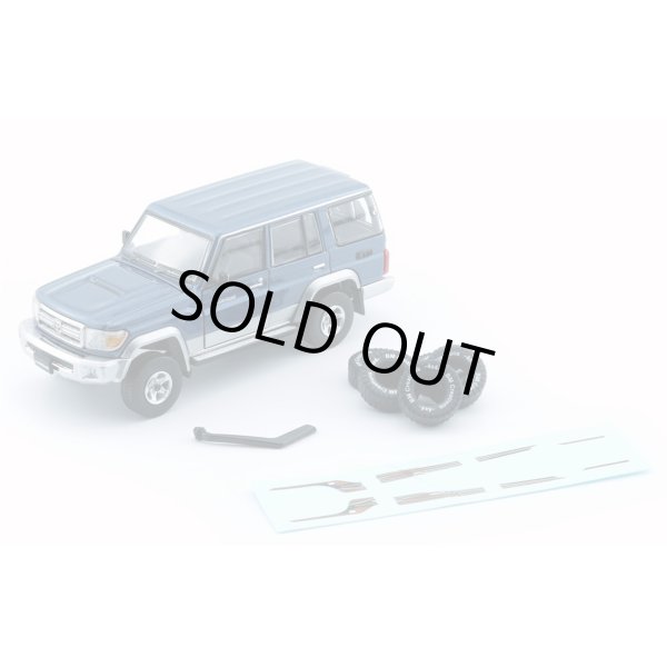 画像1: BM CREATIONS 1/64 Toyota Land Cruiser LC76 Blue (RHD) (1)