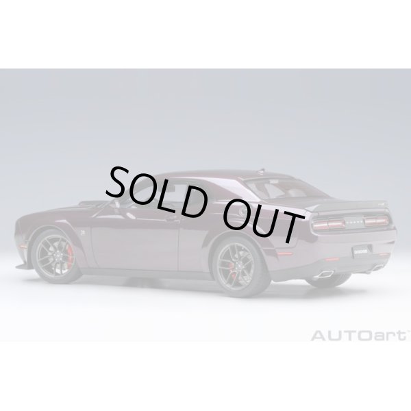 画像2: AUTOart 1/18 Dodge Challenger R/T Scat Pack Widebody 2022 (HELLRAISIN / Metallic Purple) (2)