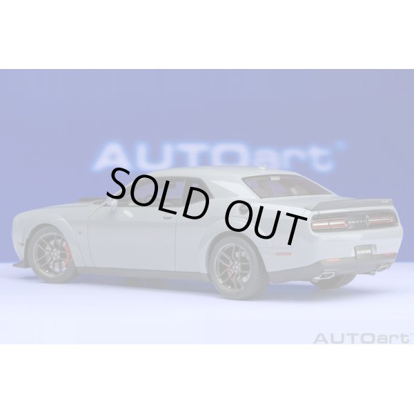 画像2: AUTOart 1/18 Dodge Challenger R/T Scat Pack Widebody 2022 (SMOKE SHOW / Gray) (2)