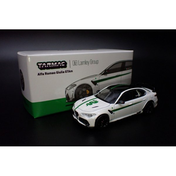 画像2: Tarmac Works 1/64 Alfa Romeo Giulia GTAm White/Green (2)