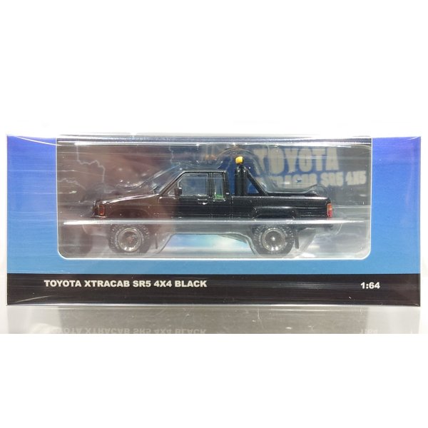 画像1: Gaincorp Products 1/64 Toyota 1985 Hilux 4x4 SR5 Extra Cab Black (1)