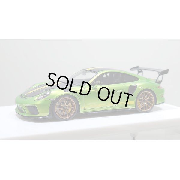 画像2: EIDOLON 1/43 Porsche 911 (991.2) GT3 RS Weissach package 2018 Giallo Verde Pearl with Body Stirpes Limited 32 pcs. (2)