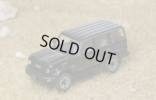 画像1: Gaincorp Products 1/64 Toyota Land Cruiser 70 (RHD) Black (1)