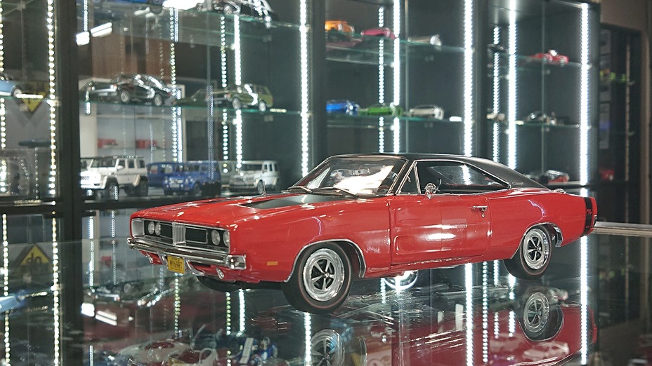 auto world 1:18 1969 Dodge Charger R/T Orange - AXELLWORKS HOBBYTOWN