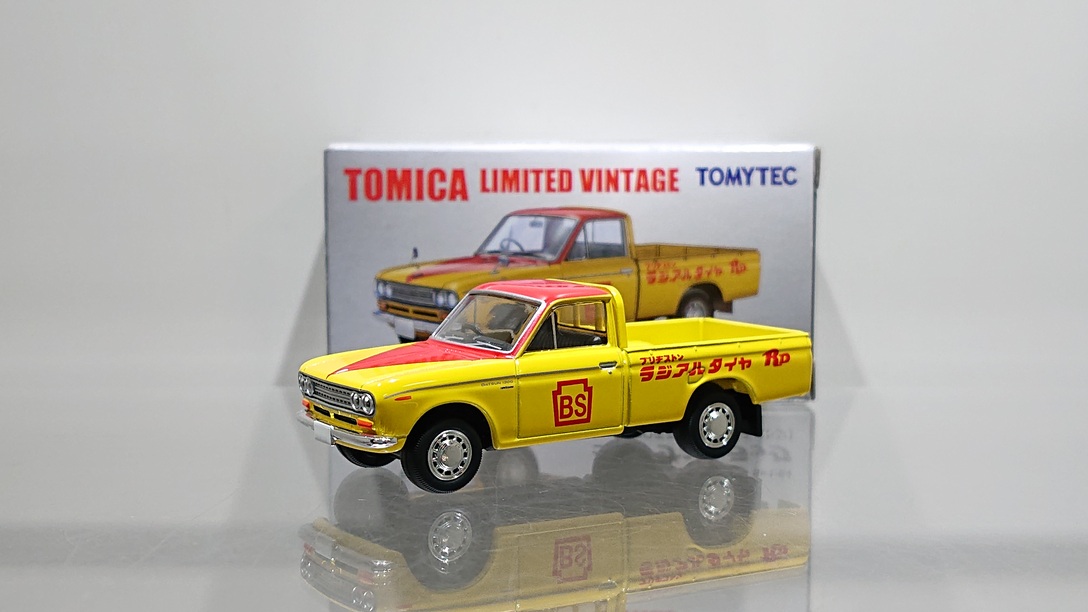 TOMYTEC 1/64 Limited Vintage Datsun Truck (Bridgestone)