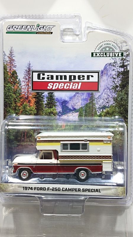 画像1: GREEN LiGHT EXCLUSIVE 1/64 1974 Ford F-250 Camper Special with Large Camper - Candy Apple Red & Wimbledon White (1)