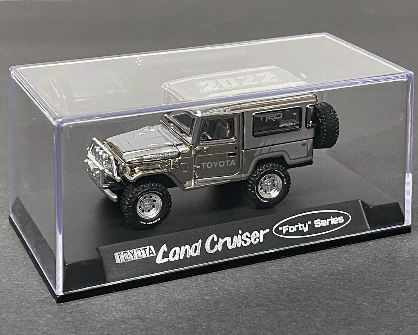 JOHNNY LIGHTNING 1/64 Toyota Land Cruiser Forty Series Chrome Edition with  Showcase - AXELLWORKS HOBBYTOWN