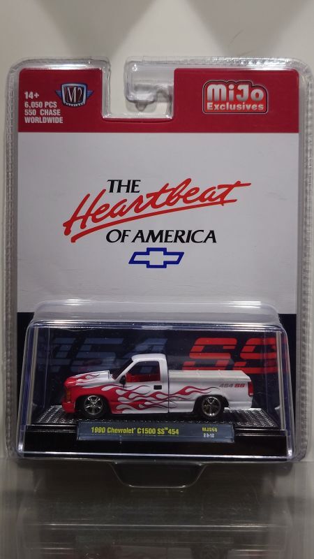 画像1: M2 Machines 1/64 1990 Chevrolet C1500 SS454 White/Red Flame (1)