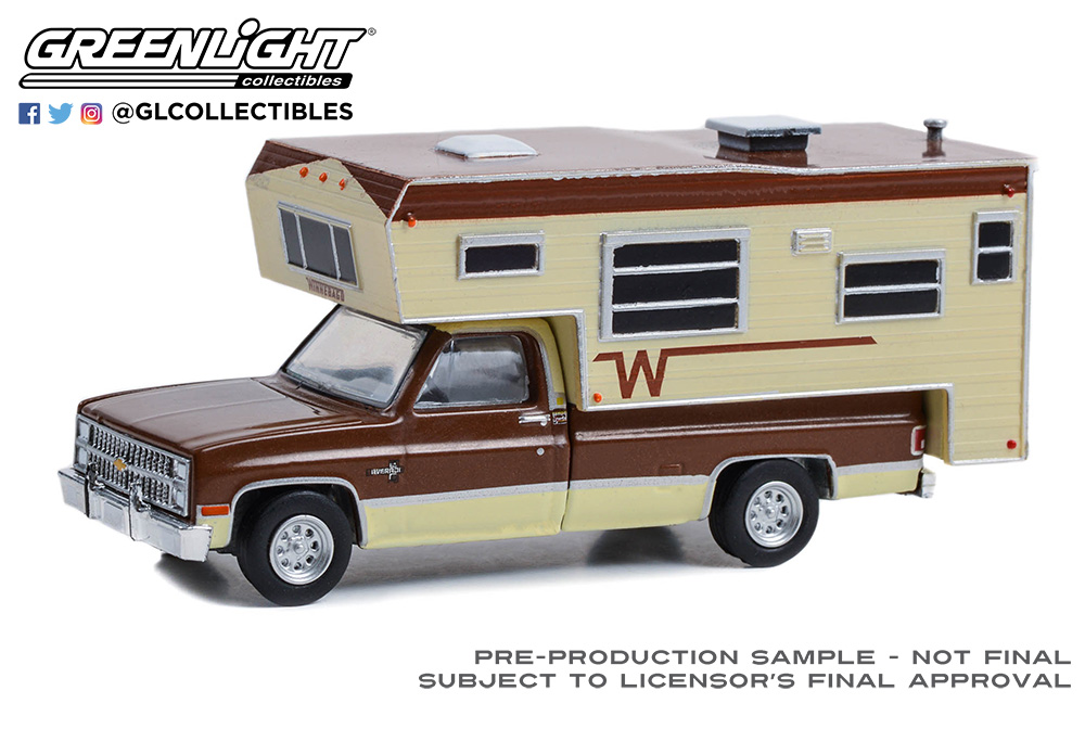 画像1: GREEN LiGHT EXCLUSIVE 1/64 1982 Chevrolet C20 Silverado Camper Special Winnebago Slide-In Camper (1)