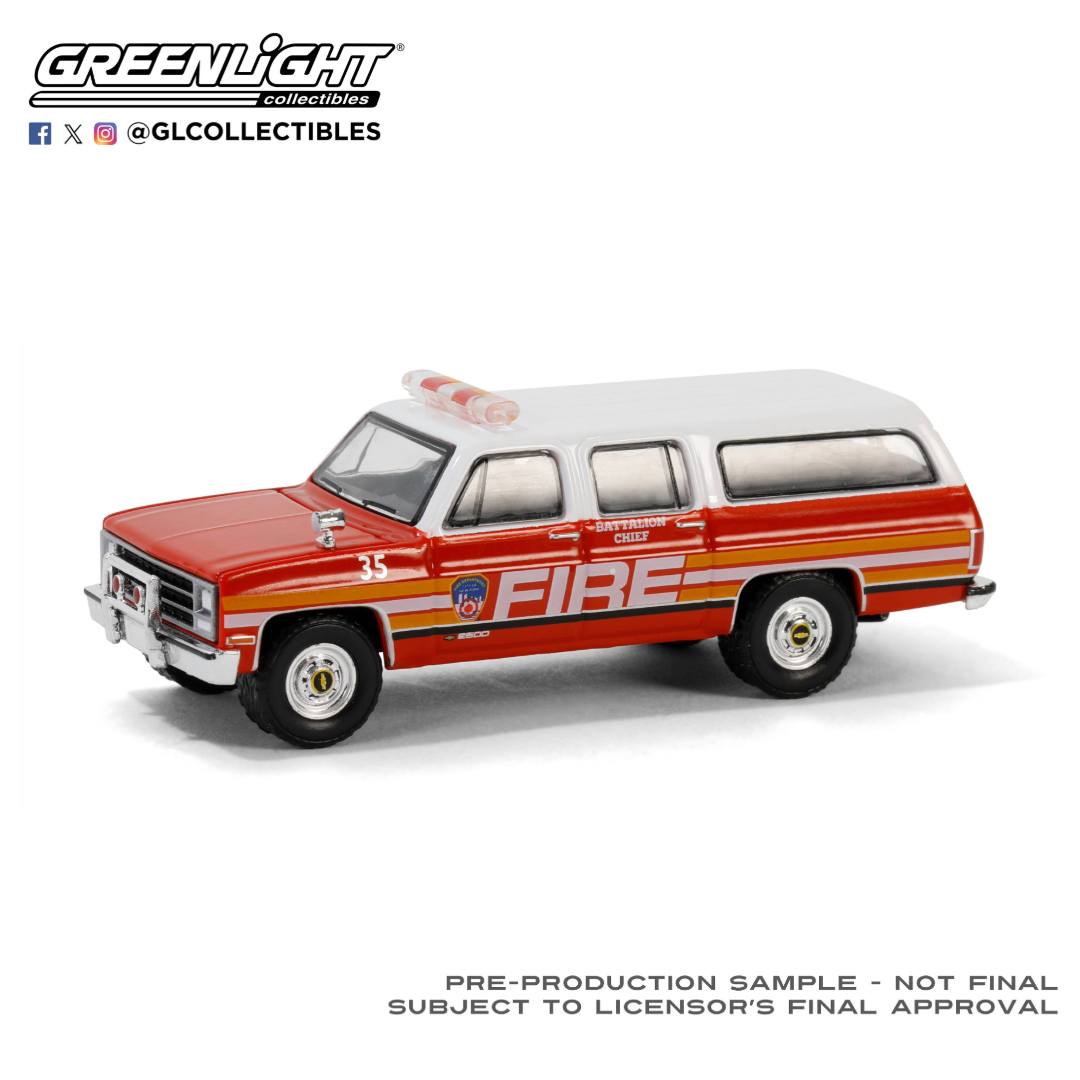 画像1: GREEN LiGHT EXCLUSIVE 1/64 1991 Chevrolet Suburban - FDNY (The Official Fire Department City of New York) (1)